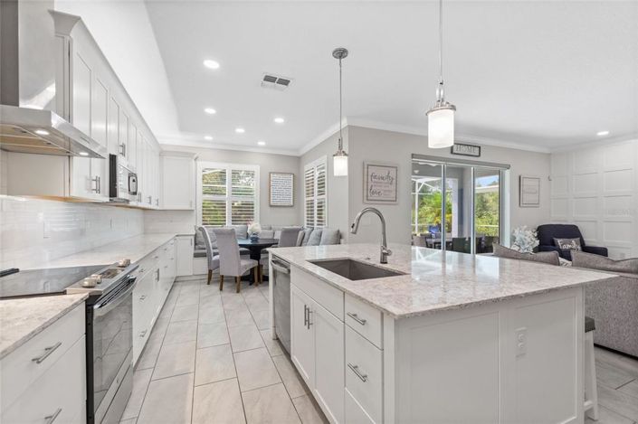 Image No.6-6 Bed Property for sale