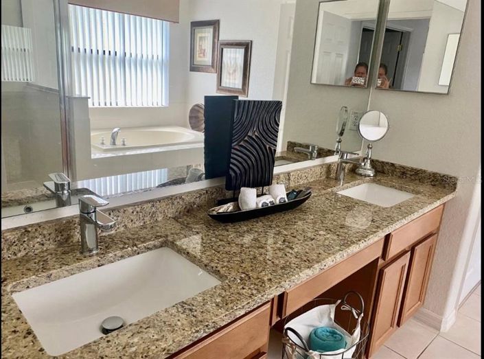 Image No.9-5 Bed House for sale