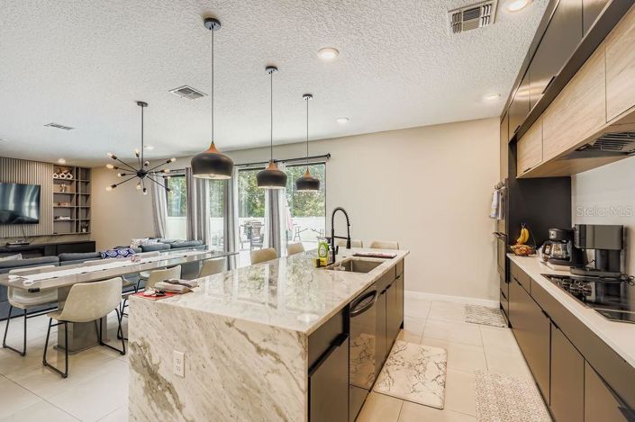 Image No.6-4 Bed House for sale