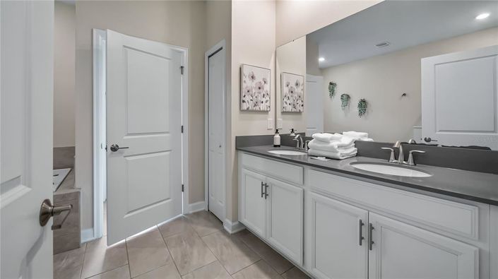 Image No.10-8 Bed Property for sale