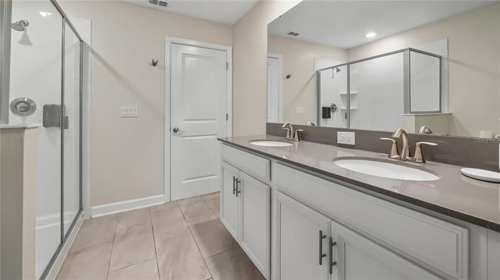 Image No.23-8 Bed Property for sale