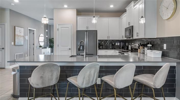 Image No.4-8 Bed Property for sale