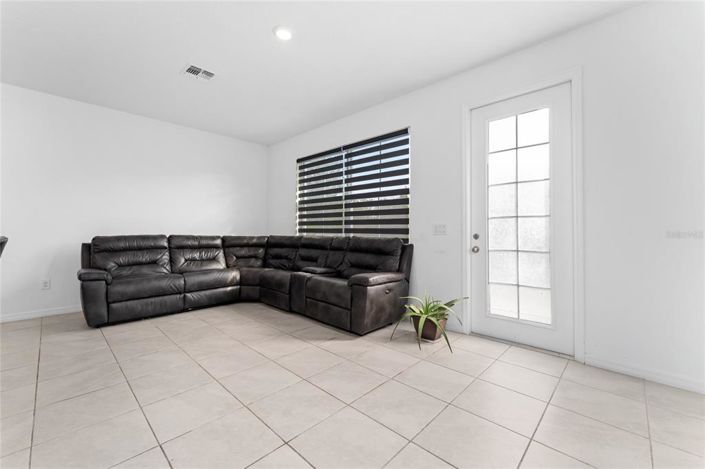 Image No.12-3 Bed Townhouse for sale