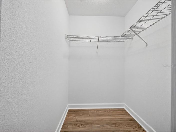 Image No.18-9 Bed House for sale