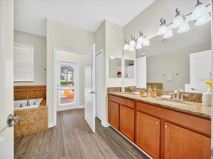 Image No.19-8 Bed Property for sale