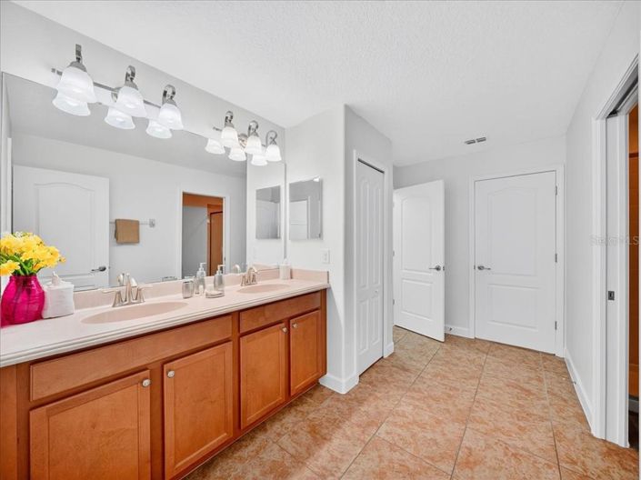 Image No.33-9 Bed House for sale