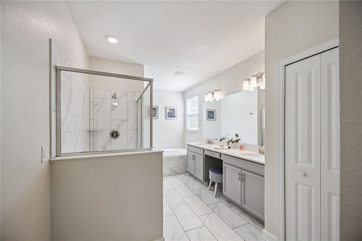 Image No.25-6 Bed House for sale