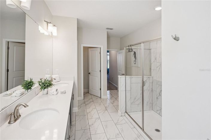 Image No.23-6 Bed Property for sale