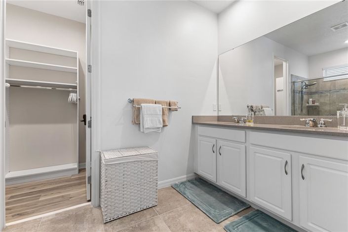 Image No.18-9 Bed House for sale