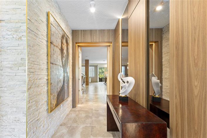 Image No.5-9 Bed House for sale