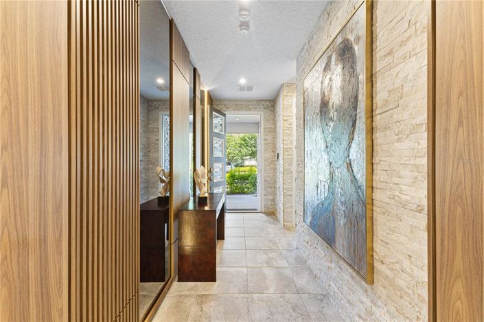 Image No.8-9 Bed House for sale