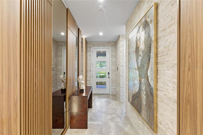 Image No.9-9 Bed House for sale