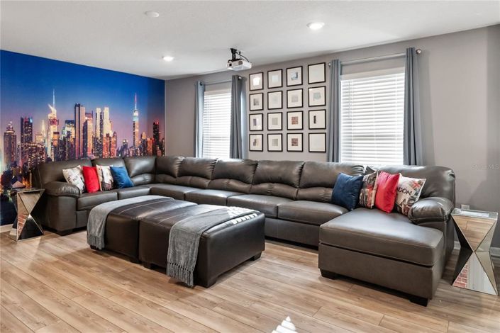 Image No.11-7 Bed Property for sale