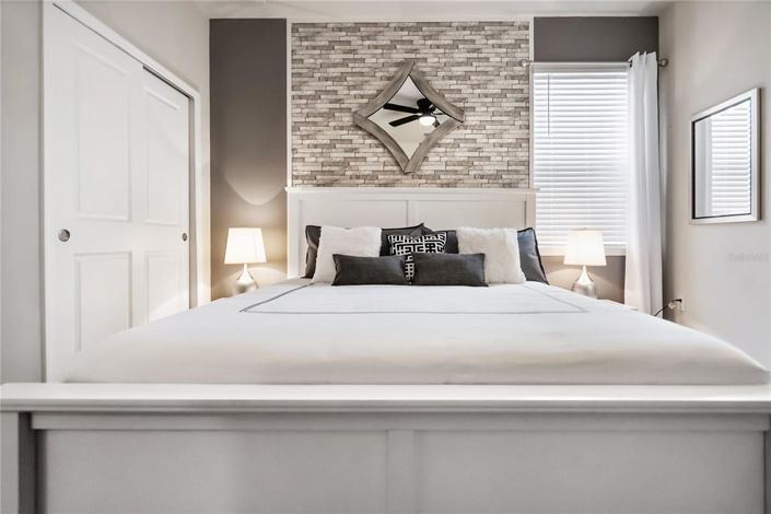 Image No.20-7 Bed Property for sale