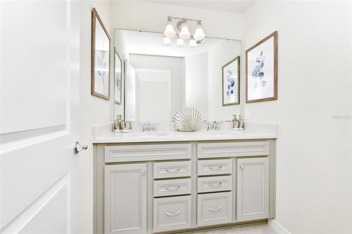 Image No.25-7 Bed Property for sale