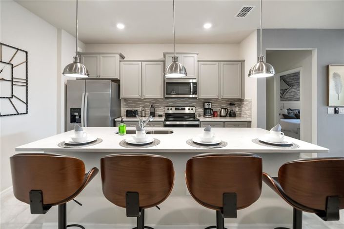 Image No.8-7 Bed Property for sale