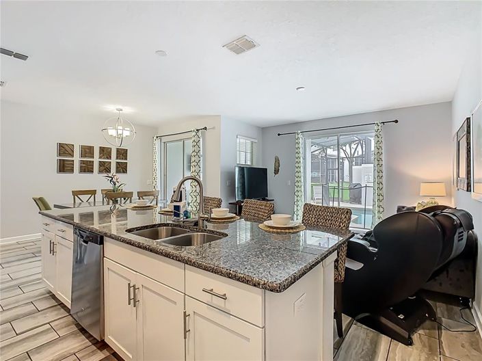 Image No.14-4 Bed Townhouse for sale