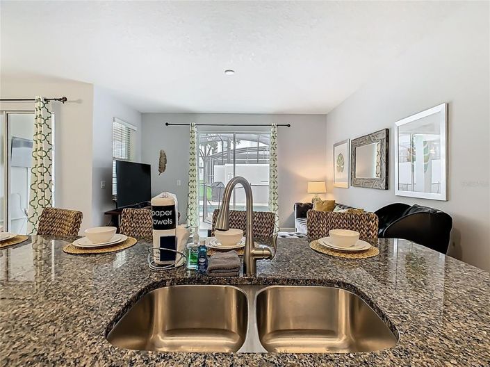 Image No.17-4 Bed Townhouse for sale