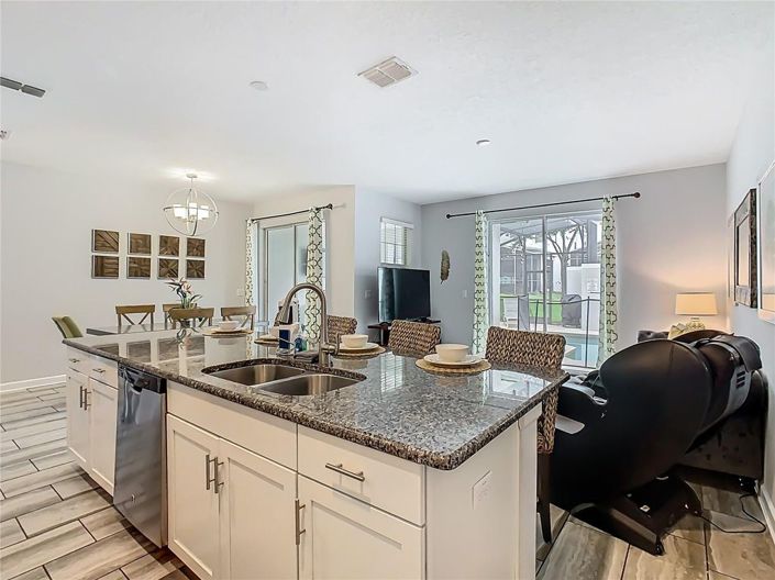 Image No.18-4 Bed Townhouse for sale