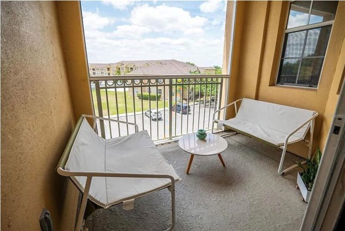 Image No.20-2 Bed Townhouse for sale