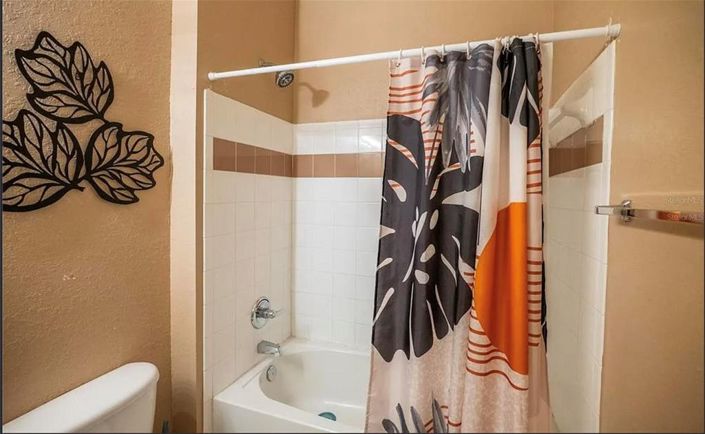 Image No.25-2 Bed Townhouse for sale