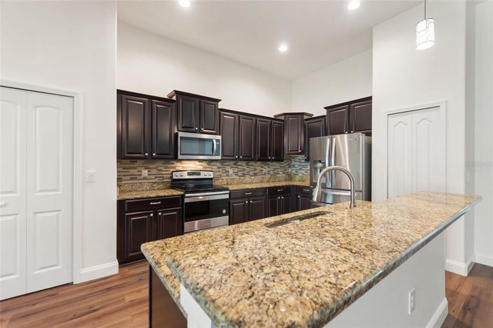 Image No.14-4 Bed House for sale