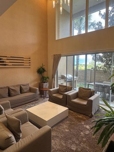 Image No.10-3 Bed Townhouse for sale