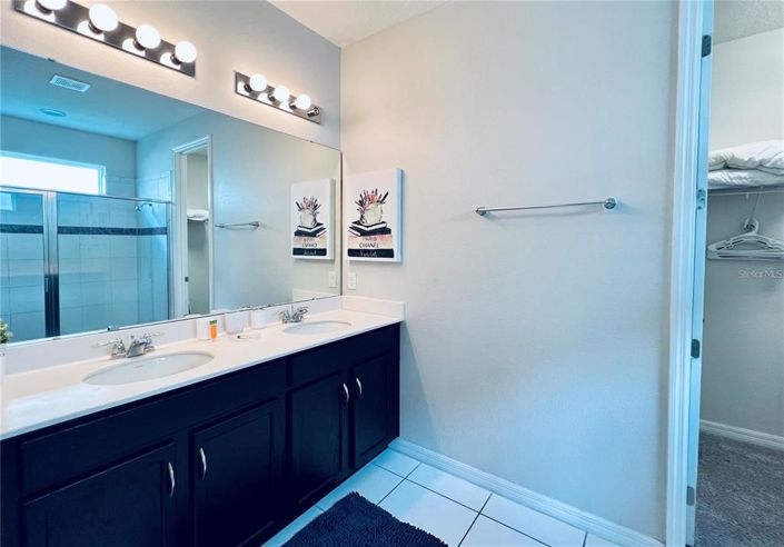 Image No.7-9 Bed House for sale