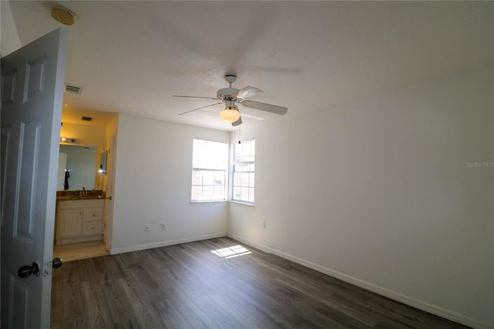 Image No.7-4 Bed Townhouse for sale