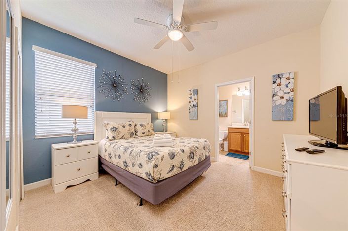 Image No.26-6 Bed Property for sale