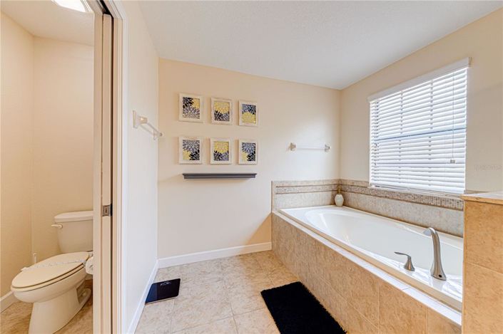 Image No.53-6 Bed House for sale