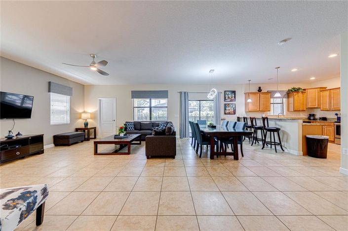 Image No.8-6 Bed House for sale