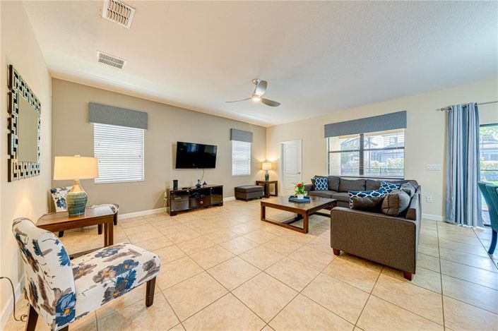 Image No.9-6 Bed House for sale