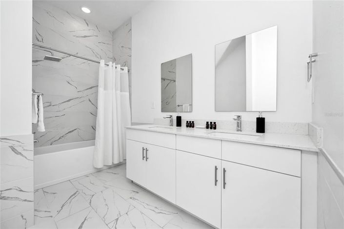 Image No.16-4 Bed Townhouse for sale