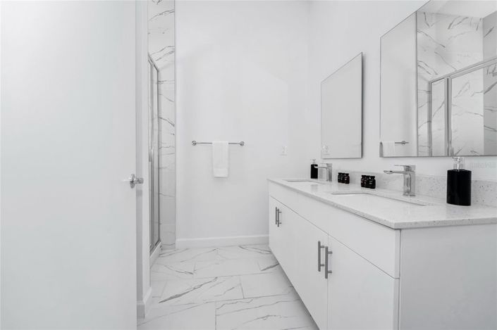 Image No.23-4 Bed Townhouse for sale