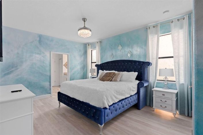 Image No.16-8 Bed House for sale