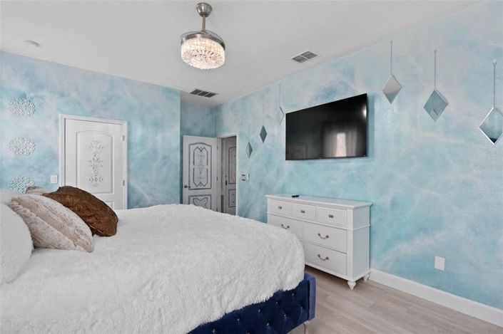 Image No.17-8 Bed House for sale