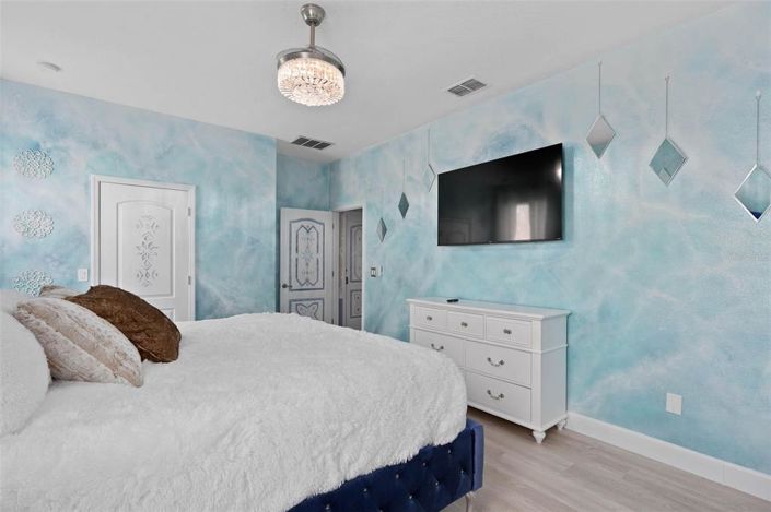 Image No.17-8 Bed House for sale