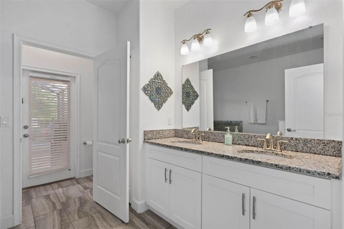 Image No.18-8 Bed House for sale