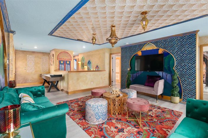 Image No.31-8 Bed House for sale