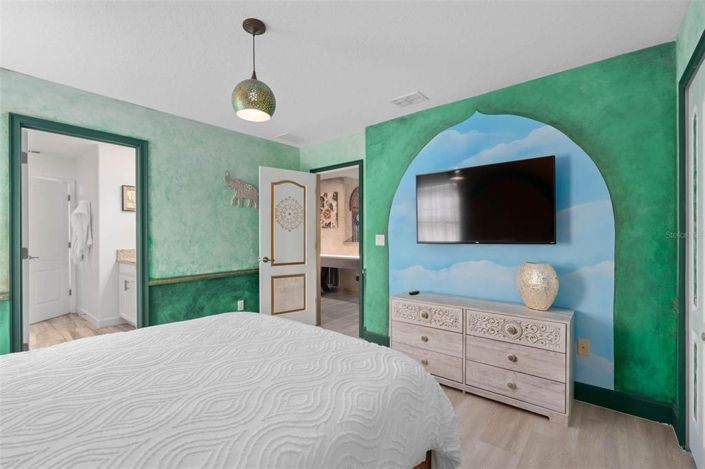 Image No.44-8 Bed House for sale