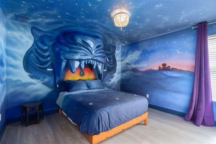 Image No.8-8 Bed House for sale