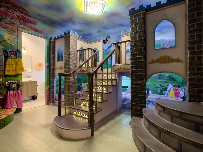 Image No.36-9 Bed House for sale