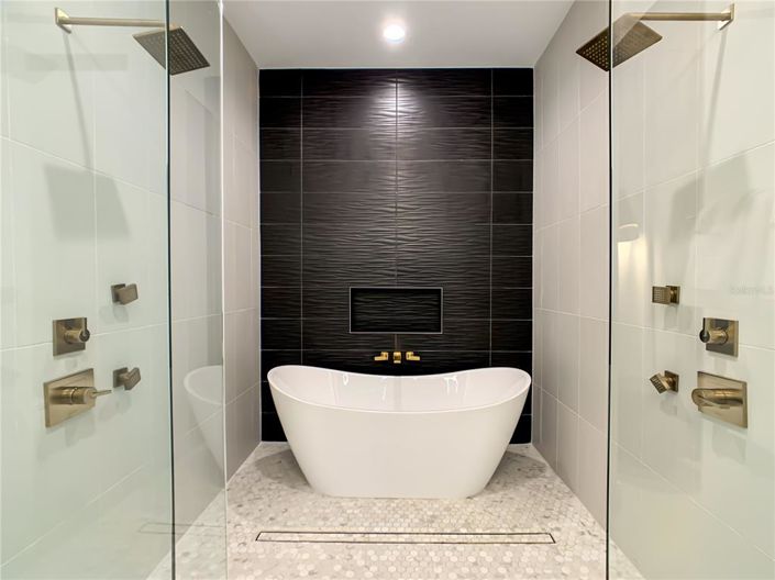 Image No.6-9 Bed House for sale