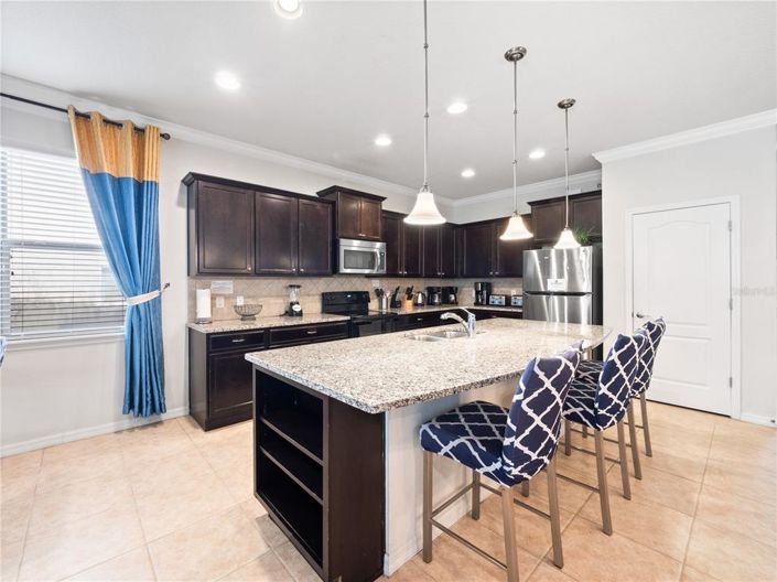 Image No.9-8 Bed House for sale