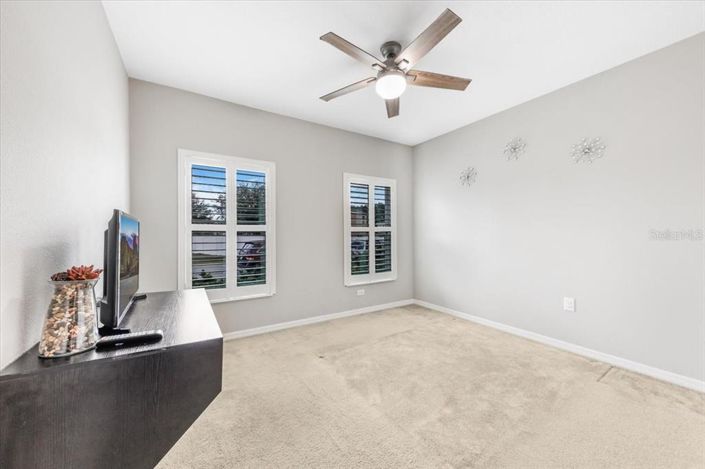 Image No.12-6 Bed Property for sale