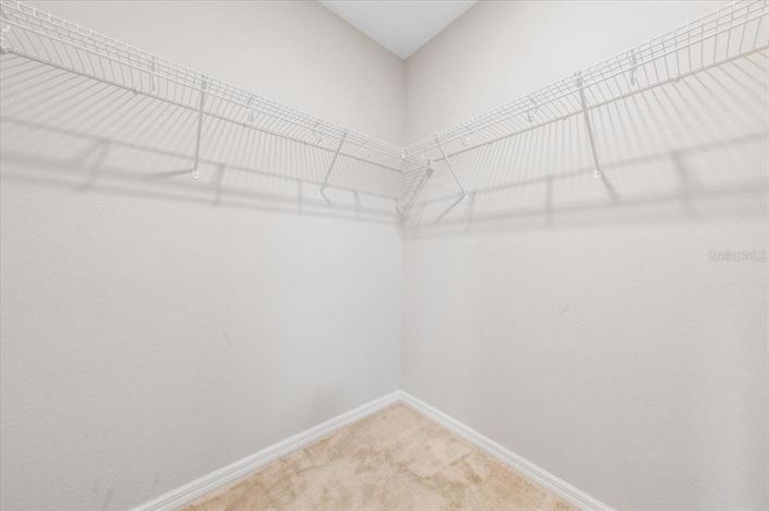 Image No.19-6 Bed Property for sale