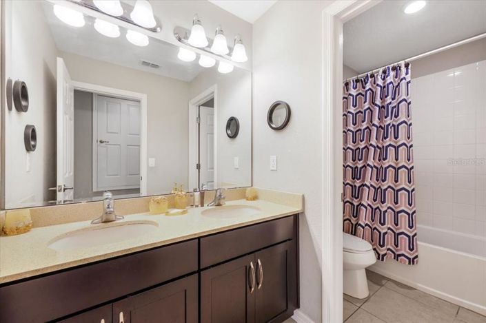 Image No.54-6 Bed Property for sale