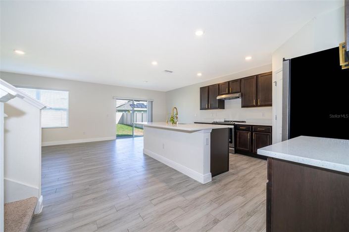 Image No.12-5 Bed Property for sale