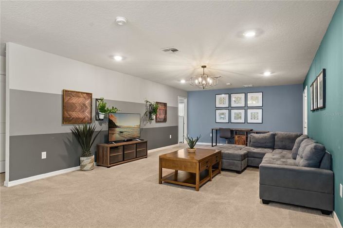 Image No.5-8 Bed House for sale